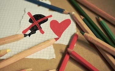 Мне кажется, на меня воздействует негативная энергия  людей