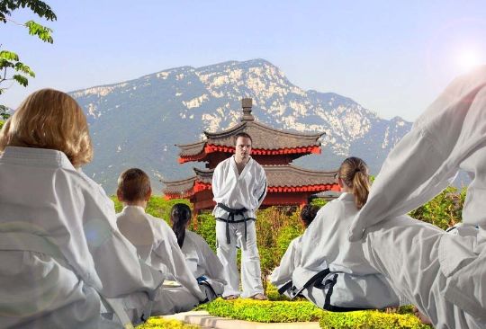 А теперь представьте, что вы обучаетесь в монастыре Шаолинь