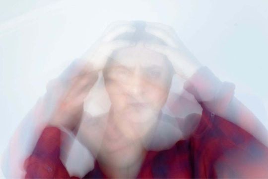 Вы стараетесь не погружаться в происходящее эмоционально, но негативная информация поражает ваше сознание энергиями страха