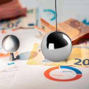 Деньги - маятник