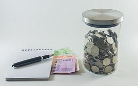 Как правильно относиться к деньгам: экономить или бездумно тратить?